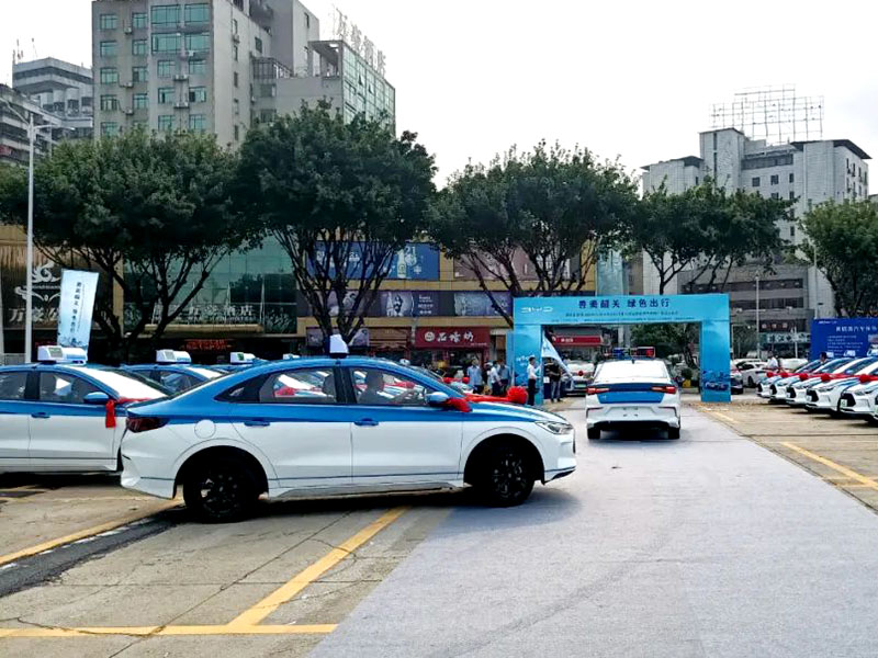 出租車多少錢一輛？買出租車價(jià)格！